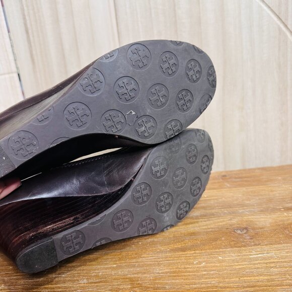 Tory Burch Sally Chocolate Dark Brown Leather Wedges Metallic Gold Logo 6.5 - Picture 5 of 6